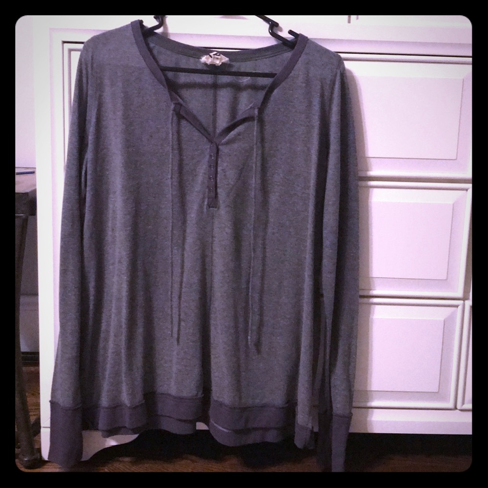 Women’s long sleeve top